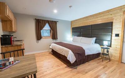 Classic King Room Near Lake White Mountains