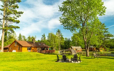 Lakeside Family Cottage Multiple Bedrooms