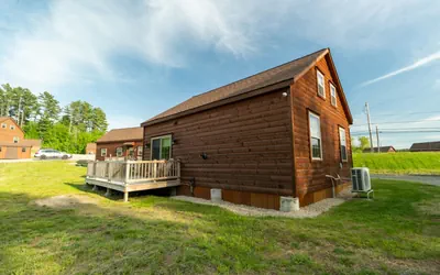 Pet-Friendly Log Cabin | White Mountains