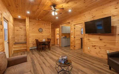 Photo 2 - White Mountains Townhome Retreat for Groups