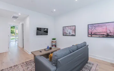 Photo 2 - Modern 2BR Cap Hill Suite - 3 Min walk to Metro!
