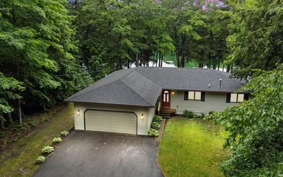 Photo 4 - Lakeside Getaway includes Hot Tub (pet friendly)