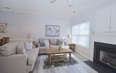 Photo 5 - ♥️Coastal Getaway♥️~Large Clean-n-Cozy 3Bdrm Home