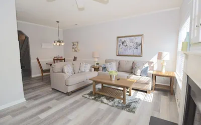 Photo 4 - ♥️Coastal Getaway♥️~Large Clean-n-Cozy 3Bdrm Home