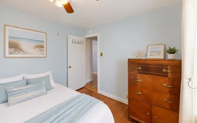 Photo 4 - Walk To The Beach | Cozy Getaway