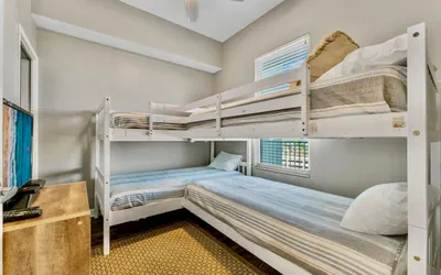 Photo 4 - Stunning 3BD Beachfront Condo! Free Beach Chair Service for 4