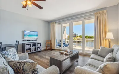 Low Floor 3BD + Bunks Family Resort! 5 Pools! Free Beach Chairs