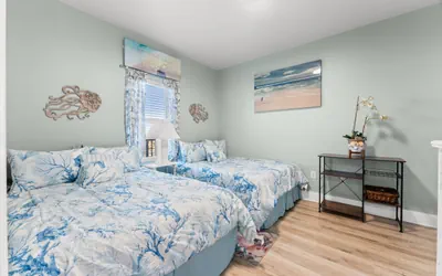 Photo 5 - Beach and Ocean Views! Steps 2 Beach, Restaurants! Sleeps 9