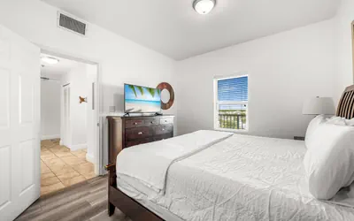 Photo 5 - Amazing Beach Ocean View Condo! Free Beach Chair & Umbrella Service!