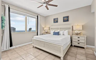 Photo 3 - Spacious 2-Bedroom Beachfront Resort Getaway!