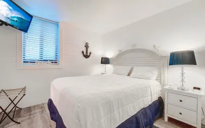 Photo 3 - Sunbird Resort: Stunning Fully Remodeled Beachfront Condo! Free Beach Chair Service
