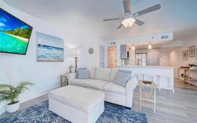Photo 4 - Sunbird Resort: Stunning Fully Remodeled Beachfront Condo! Free Beach Chair Service