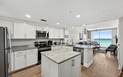 Majestic Resort! Newly Updated Beachfront 3BR Condo