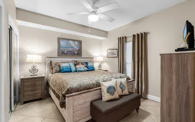 Photo 4 - Beachfront Retreat: Family-Friendly 1-Bedroom Getaway