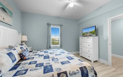 Photo 3 - Oceanview Resort Low Floor Condo! Steps to the Beach! Sleeps 6