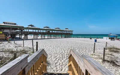 Oceanview Resort Low Floor Condo! Steps to the Beach! Sleeps 6