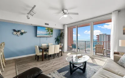 Photo 2 - Stylish Beachfront Resort Condo! with Amazing Amenities