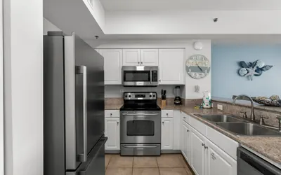 Photo 4 - Stylish Beachfront Resort Condo! with Amazing Amenities