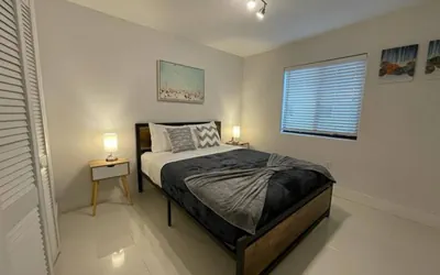 Photo 4 - Upstairs 2bed/1 bath apt w/parking little habana