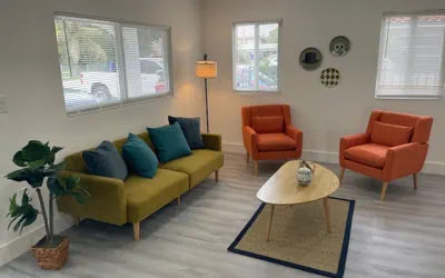 2800 SW 21st · Cozy & Spacious House w/parking