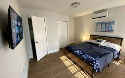 Photo 2 - Charming 1/1 apt w/parking on great location