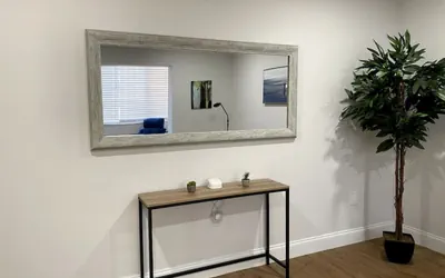 Photo 5 - Charming 1/1 apt w/parking on great location