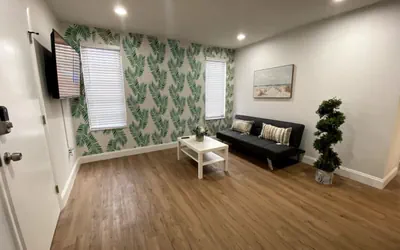Renovated 2/1 apt w/ parking near Brickell Center