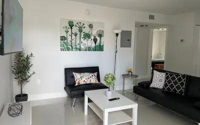 Photo 2 - Lovely 2/1 apt on great location with parking