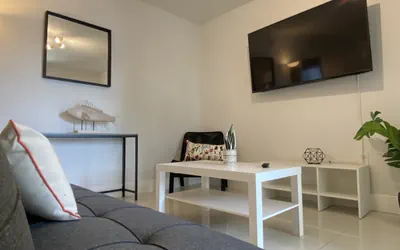 Photo 4 - Equipped 2/1apt on great location free parking