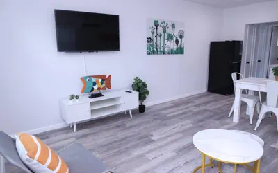 Photo 2 - Remodeled 1bed/1bath apt w/parking great location