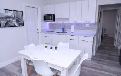 Photo 3 - Lovely 1-bed apt with private patio & parking