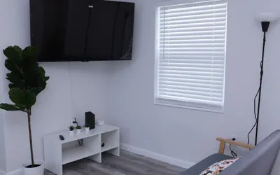 Photo 5 - Cozy Studio w/ parking & private patio w/ BBQ