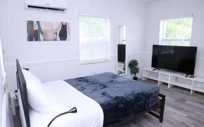 Photo 4 - Charming Studio w/ parking & private patio w/ BBQ