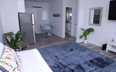 Photo 4 - Lovely private studio with patio & parking
