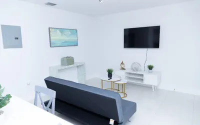 Photo 2 - Brand new & modern 2bed/1 bat apt w/ parking