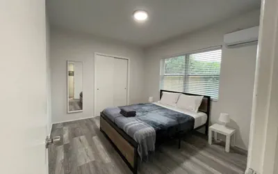 Photo 5 - 1bed/1bath apt w/ parking & patio great location !