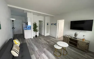 Photo 2 - Modern 1bed/1bath apt w/ patio & parking