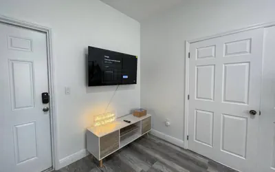 Photo 3 - 2bed/1 bath apt w/ parking great location!
