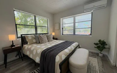 Photo 2 - Upstairs 2bed/1bath Apt w/parking near Coco Walk!