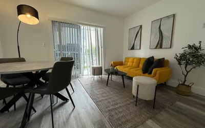 Photo 5 - Remodeled 2bed 1 bath apt w/park great location!