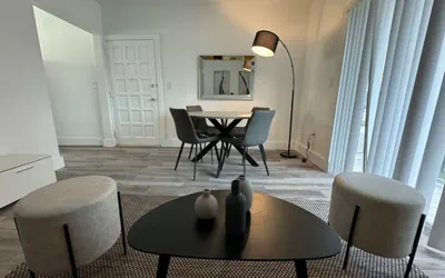 Photo 2 - Remodeled 2bed 1 bath apt w/park great location!