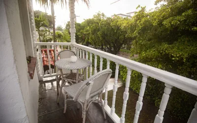 Photo 4 - Upstairs 1bdrm w/Balcony