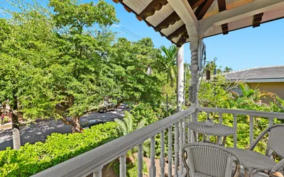 Photo 3 - Upstairs 1bdrm w/Balcony