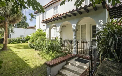 Photo 2 - Newly Renovated one-bdr with Patio