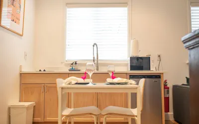 Photo 5 - Cozy Studio w/Tons of Natural Light