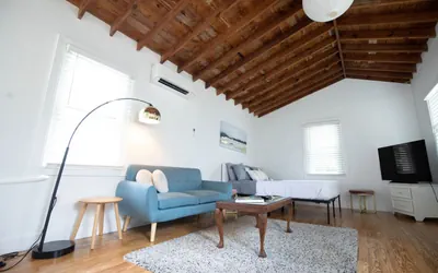 Photo 3 - Cozy Rustic Studio Getaway