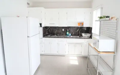 Photo 5 - Beautiful Renovated Coral Gabels Apart w/ free Parking