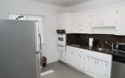 Photo 4 - Spacious 2/1 Coral Gables apt w/ free parking