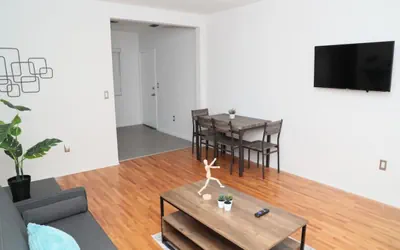 Photo 2 - Spacious 1 bed/1bath apt great location w/ free parking