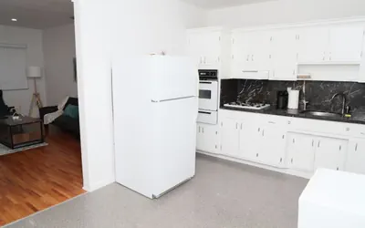 Photo 3 - Spacious 1 bed/1bath apt great location w/ free parking